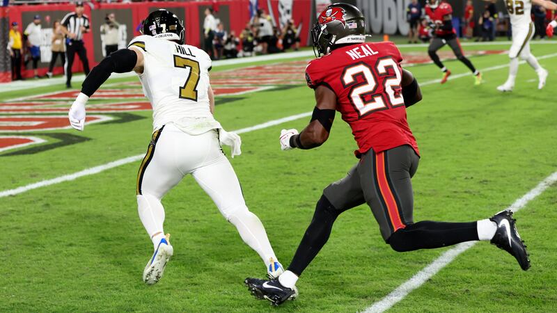 Saints tight end Taysom Hill (7) outruns Buccaneers safety Keanu Neal (22) on a first-half...